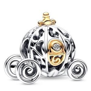 NWOT Disney 100th Anniversary Cinderella's Enchanted Carriage Diamond Charm